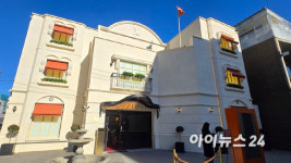 루이 비통하면 떠오르는 그 패턴⋯도산 스토어에 담겼다 [현장]