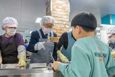 김석준 부산시교육감, 새학기 맞아 학교급식 현장 방문
