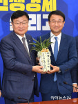[포토] 한병도 원내대표 예방하는 정점식 원내대표