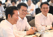 [포토] 대화 나누는 정청래·송영길·김민석