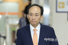 [포토] 계엄 표결 방해 혐의 공판 출석하는 추경호