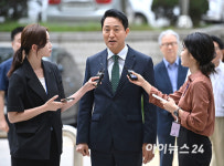 [포토] '여론조사비 대납 의혹' 항소심 2차 공판 출석하는 오세훈 시장