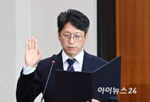 [포토] 인사청문회 선서하는 홍지선 국토부 장관 후보자