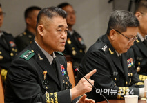 [포토] '빈총 경계' 관련 질의에 답변하는 한기성 전 육군 제1군단장