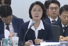 [2026 국감] 김지용 비판 질의에 맞서...추미애 경기도지사, SNS 정치 논란에 선 그어