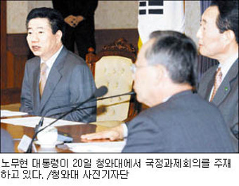 盧대통령 입당…당정채널 공식복원
