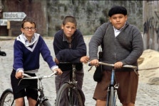 소녀의 눈에 비친 전쟁의 비인간성