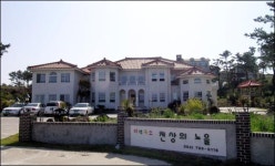 제주 ‘천상의 노을’… 석양 비치는 다락방