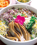 [맛]‘날 쉽게 보지마’ 묵밥의 재발견