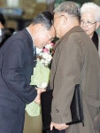 로버트 金 “무거운 짐 털고 고국품서 새 인생”