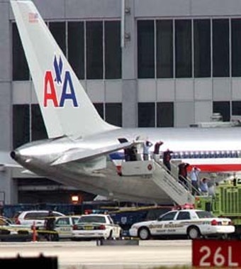 美공항 피살 탑승객 폭탄 없었다