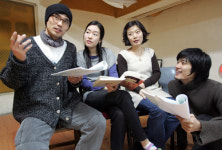 ‘문학을 들려 주는’연극···시·소설이 그냥 대사예요