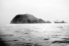 [등대기행](9)충남 태안 옹도 등대…고래등에 올라탄 듯, 숨 뿜듯