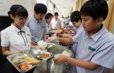 급식 직영전환 반년째 금옥中 “엄마 밥처럼 맛있어요”