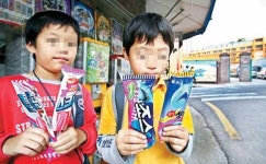 짝퉁빙과·저질화장품…초등학교 앞은 ‘불량상품 천국’