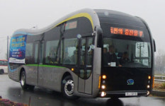 유리섬유로 만든 ‘한국형 저상버스’…사고때 외부충격에 강해