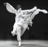 [춤과 그들]이매방 “우주를 품은 몸짓, 승천하는 혼의 노래”