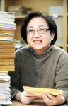 온라인 도서관 여는 박정란…“50년대부터 대본 6만권 모았죠”