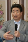 盧대통령 “뉴스 편안히 보고 화장 안해 좋아”
