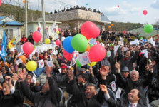 [이슈&포커스]李 대통령 취임, 포항 덕실마을 ‘환희’