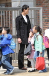 등하굣길에 ‘삼촌 경호원’ 급증