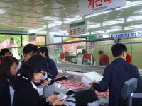 축산농들 “한우 살리자” 가격파괴…“거품빼면 승산있다”
