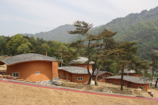 [지자체 소식]문경새재에 펜션형 숙박시설 새재 스머프마을