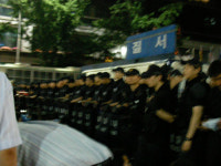 [현장취재]강경진압·과격시위 없는 ‘태평로의 밤’