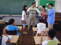 영어와 노는 시골학교… 교민 영어봉사 장학생 프로그램