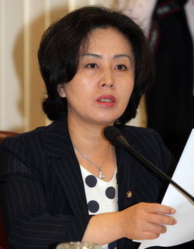 김영선 전 의원, 김건희 여사 공천 개입 및 명태균씨 돈 거래 의혹 부인하며 검찰 조사
