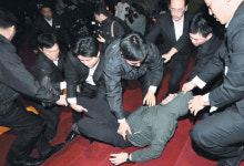 국회, 법 어긴 해산시도…野 “로텐더홀 철수”
