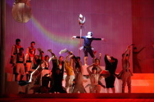 [객석에서]코믹 풍자극 ‘새 새’