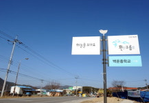 소박한 얼굴로 이야기를 팝니다