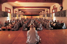 비구니 학승들의 하루, 장엄한 ‘아침 예불’로 열리고…