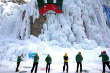 청송 얼음골서 전국 빙벽등반 선수권