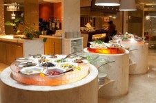 잠실 롯데호텔 월드점 ‘라세느’, 소셜커머스업체 통해 봄맞이 착한가격 프리미엄뷔페 선보여