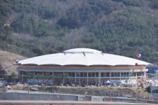 경마처럼 돈 거는 ‘소싸움 베팅’ 본격화