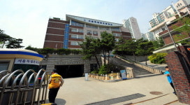 ‘있어도 못 놀고, 없어서 못 노는’ 학교 운동장