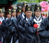 [경향포토]초헌관 정병국 장관