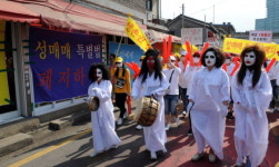 [경향포토]성매매여성 소복시위
