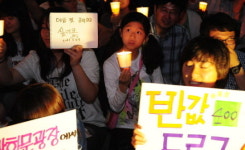 [경향포토]반값 등록금을 요구하는 대학생들의 촛불집회