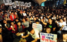 [경향포토]조건없는 반값등록금 요구하는 대학생들의 촛불집회