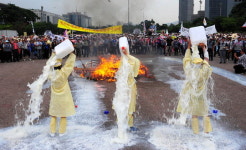 [경향포토]우유 시위
