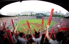 [경향포토]프로야구 구름관중의 응원