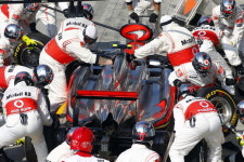 F1 경기, 타이어 교체 ‘피트 스톱’도 승부처
