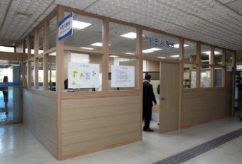 충주시장, 시장실 없애고 민원실 ‘시민사랑방’서 집무