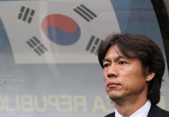 [경향포토]올림픽대표팀 사우디전 홍명보 감독 비장한 얼굴