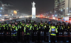 경찰 8000여명 장벽광화문 ‘촛불’ 봉쇄