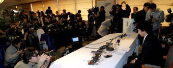[경향포토]안정환 은퇴 기자회견에 온 기자들 ‘떠나는 뒷모습 취재 위해’