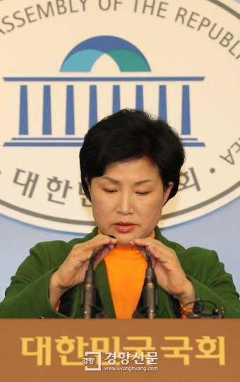 [경향포토]굳은 표정의 전혜숙의원